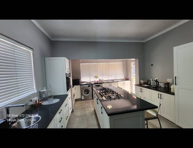 4 BEDROOM FREESTANDING FOR SALE IN SCOTTSVILLE